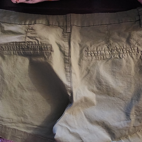 Shorts - Picture 2 of 3